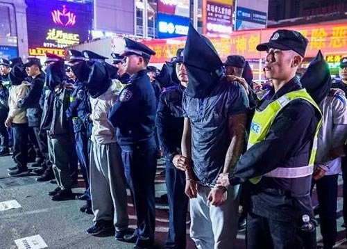 張掖市打掉一涉惡團(tuán)伙現(xiàn)場