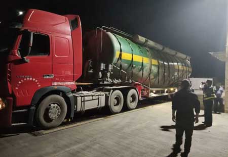 臺(tái)州黃巖區(qū)開(kāi)展治超行動(dòng) 地磅查獲4輛＂百?lài)嵧酰?  height="75px" width="121px"/></a> 
              <dt><a class="dt_1" title="臺(tái)州黃巖區(qū)開(kāi)展治超行動(dòng) 地磅查獲4輛＂百?lài)嵧酰? target="_blank" href="/news/873.html"> 臺(tái)州黃巖區(qū)開(kāi)展治超行動(dòng) 地磅查獲4輛＂百?lài)嵧酰?/a><span id="nzxx7bn"    class="dt_2">[
                2020-06-12</span></dt>
              <dd>近日，浙江臺(tái)州黃巖區(qū)路政部門(mén)聯(lián)合交警部門(mén)開(kāi)展超限超載車(chē)輛專(zhuān)項(xiàng)整治行動(dòng)，地磅現(xiàn)場(chǎng)查獲4輛百?lài)嵧酰∏宄?時(shí)，在104國(guó)道上兩輛緩慢移動(dòng)的水泥槽罐車(chē)進(jìn)入執(zhí)法人員的視線。通過(guò)觀...</dd>
            </dl>
        
        <dl class="news_dl">
          <a target=_blank href=